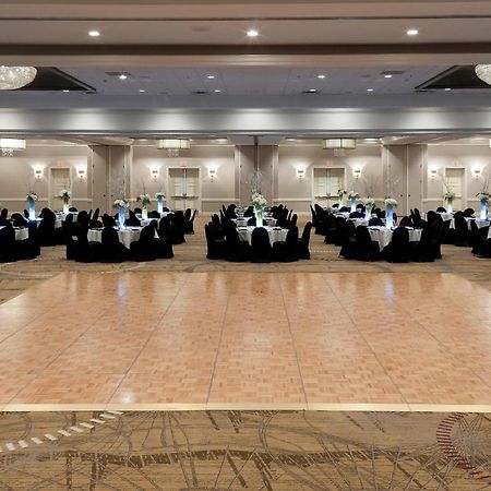 Richmond Marriott Hotel Bagian luar foto