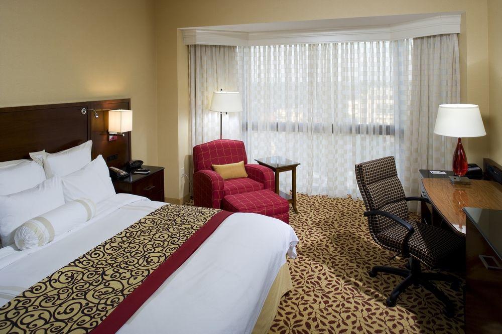 Richmond Marriott Hotel Bagian luar foto
