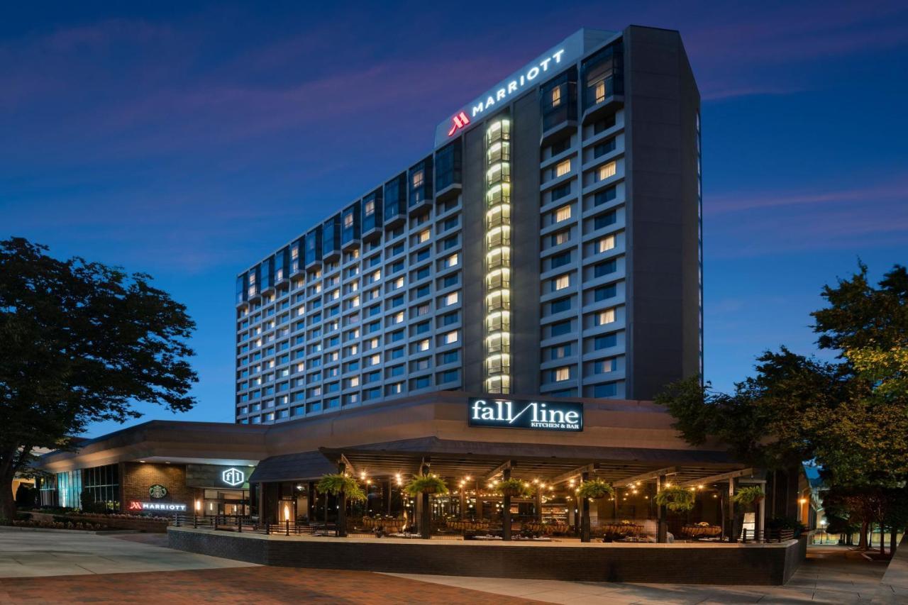Richmond Marriott Hotel Bagian luar foto