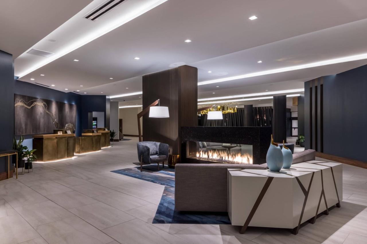 Richmond Marriott Hotel Bagian luar foto
