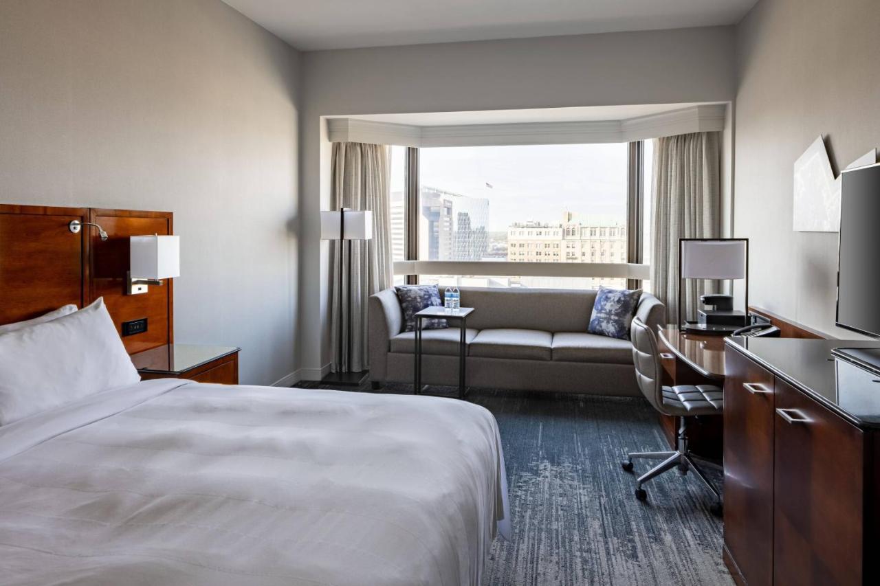 Richmond Marriott Hotel Bagian luar foto