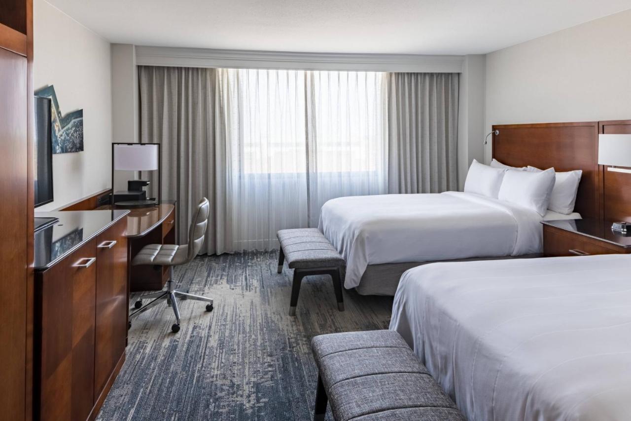 Richmond Marriott Hotel Bagian luar foto