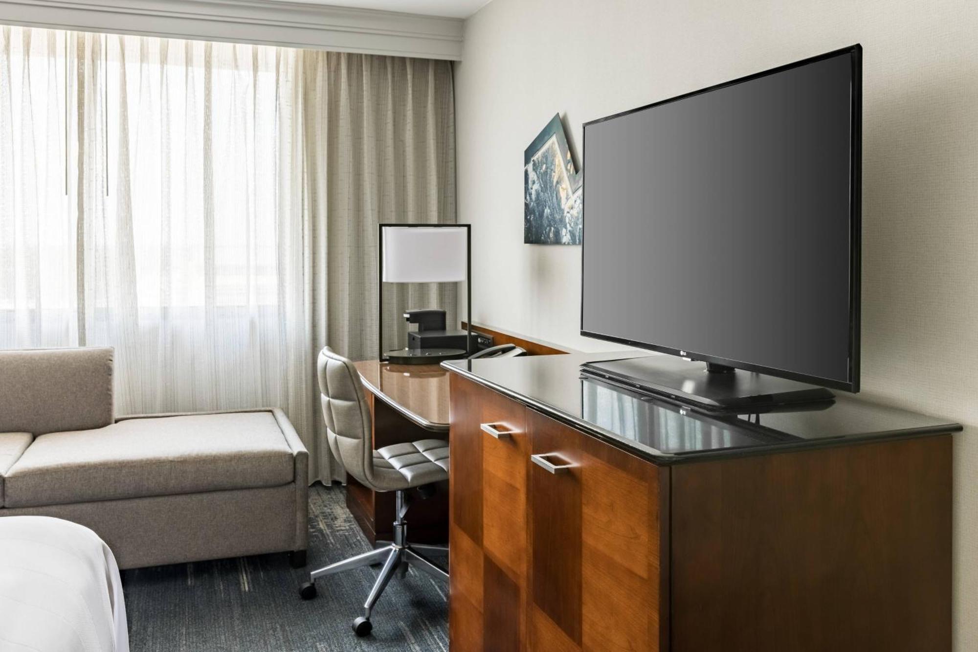 Richmond Marriott Hotel Bagian luar foto