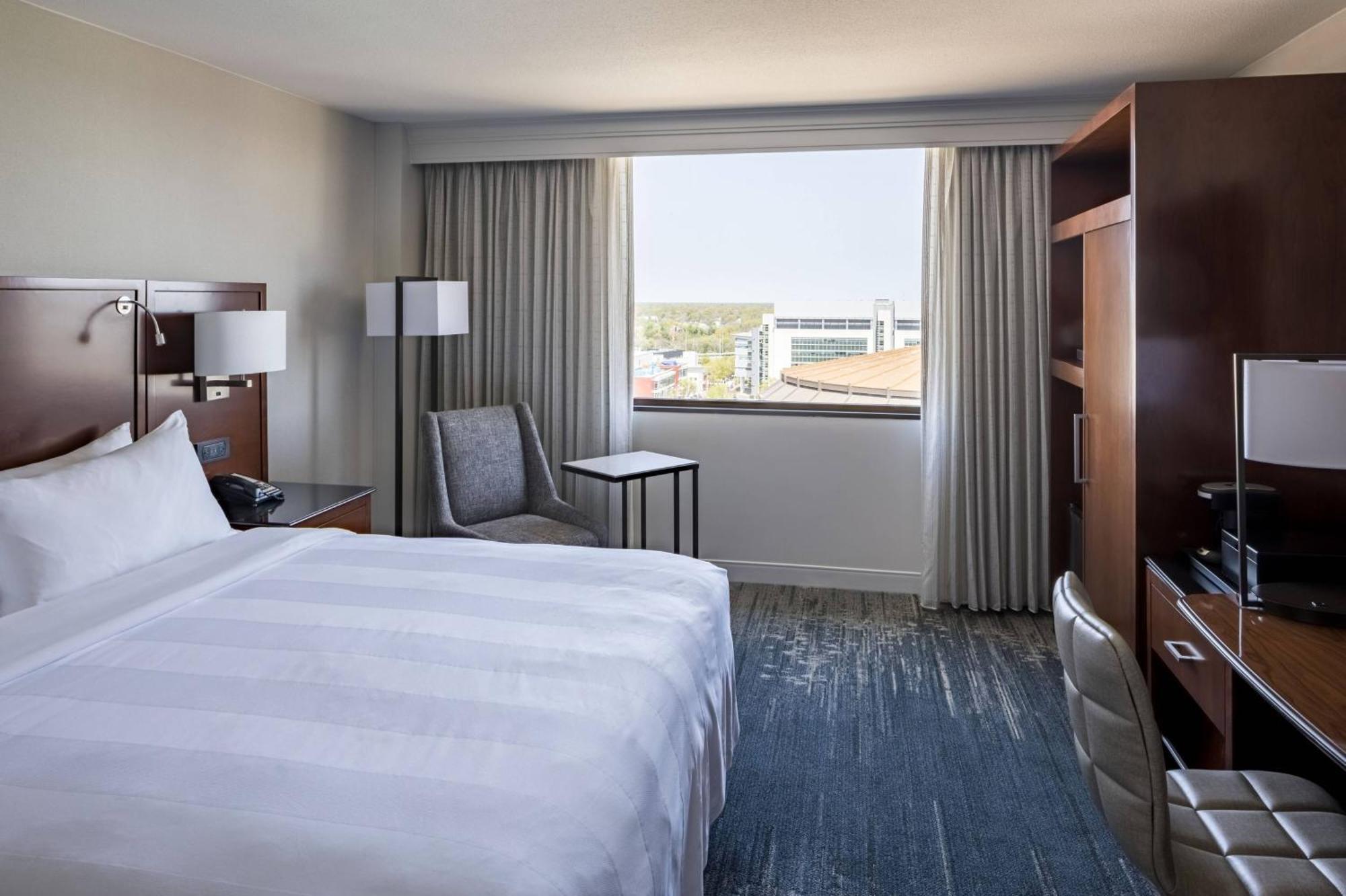 Richmond Marriott Hotel Bagian luar foto