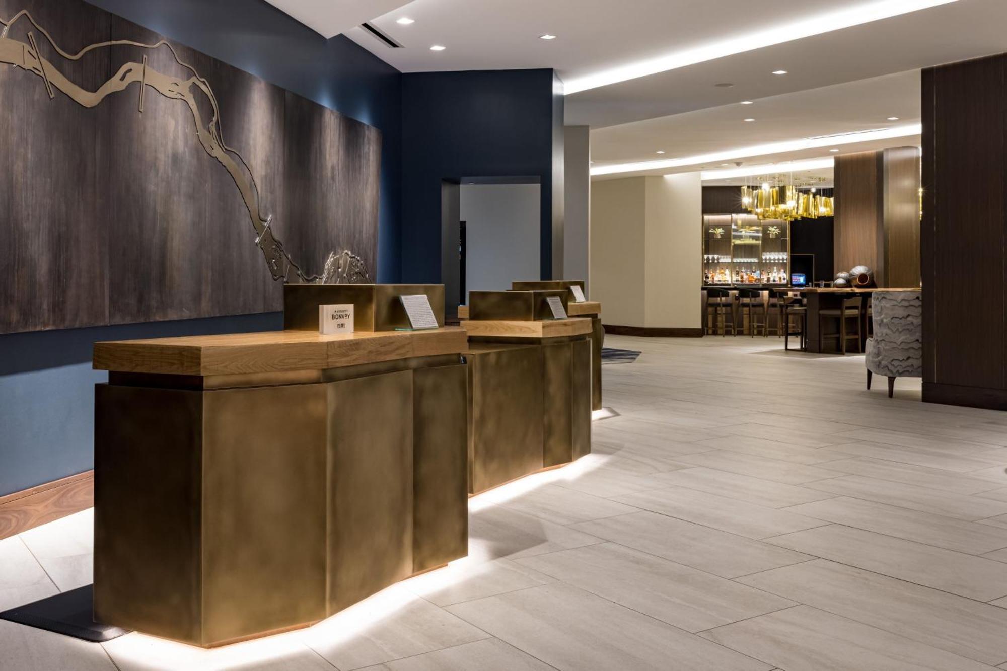 Richmond Marriott Hotel Bagian luar foto