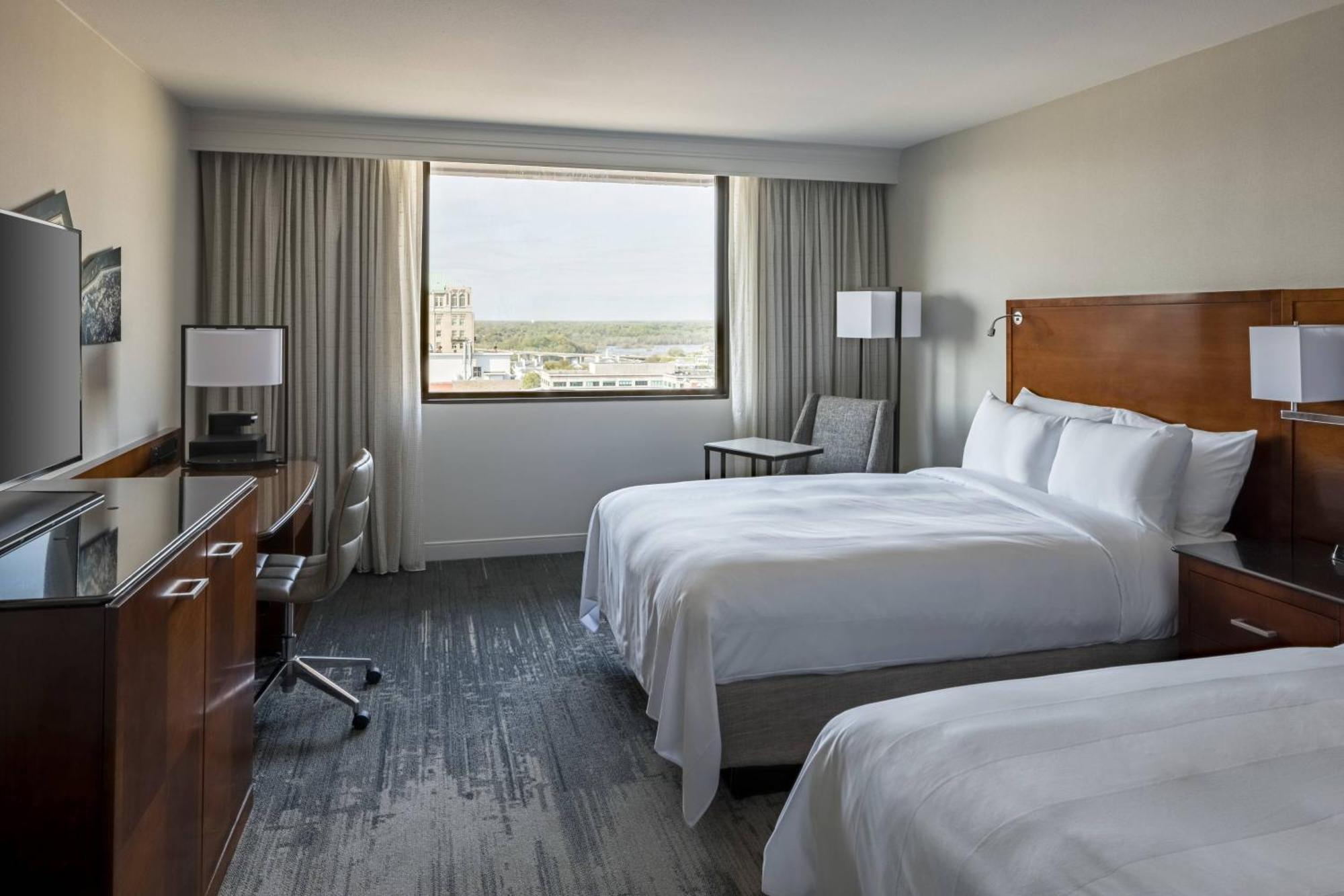 Richmond Marriott Hotel Bagian luar foto