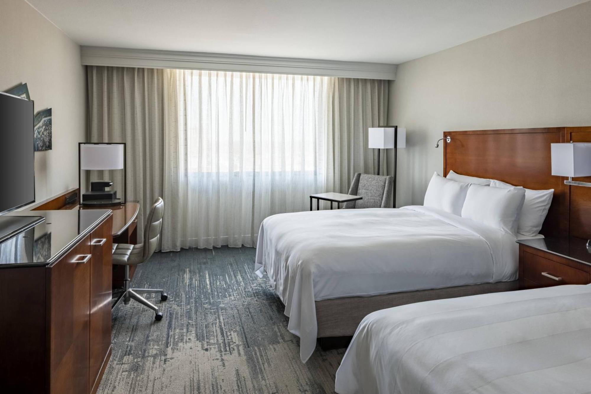 Richmond Marriott Hotel Bagian luar foto