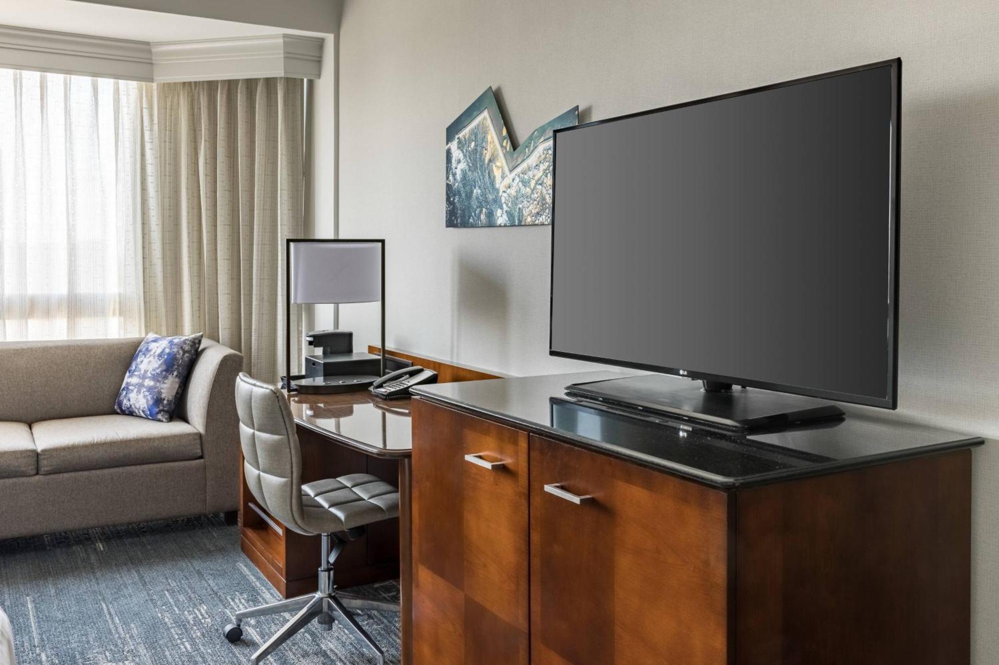 Richmond Marriott Hotel Bagian luar foto
