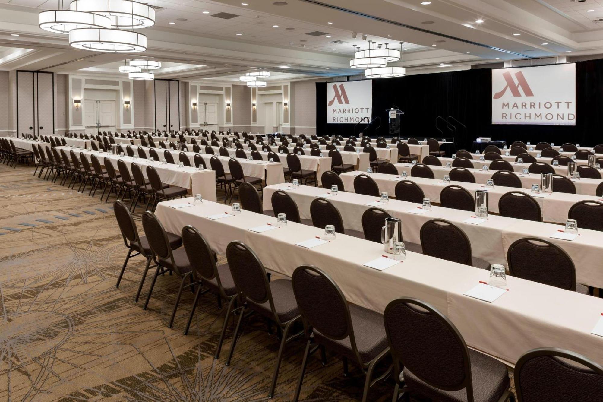 Richmond Marriott Hotel Bagian luar foto