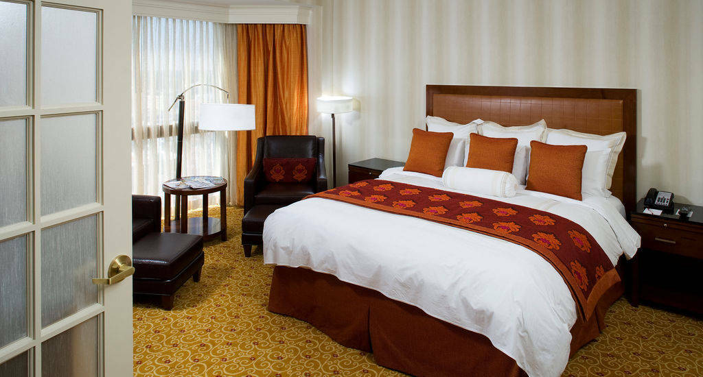 Richmond Marriott Hotel Bagian luar foto