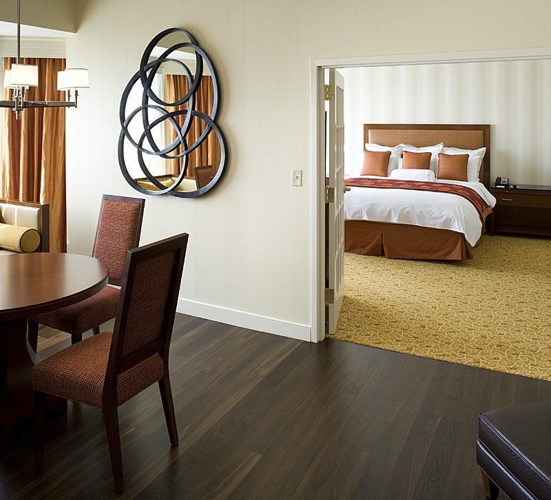 Richmond Marriott Hotel Bagian luar foto